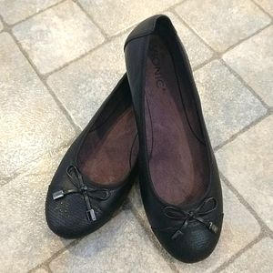 Vionic Black Flats
